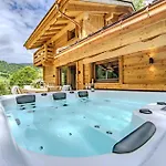Luxurious With Sauna & Jacuzzi In With Parking Chalet Megeve