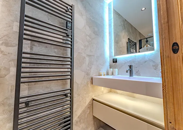 シャレー Luxurious With Sauna & Jacuzzi In With Parking