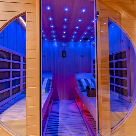 בקתה Luxurious With Sauna & Jacuzzi In With Parking