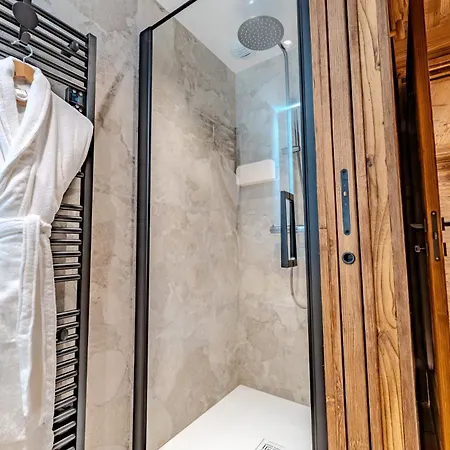Luxurious With Sauna & Jacuzzi In With Parking Chalet Megève