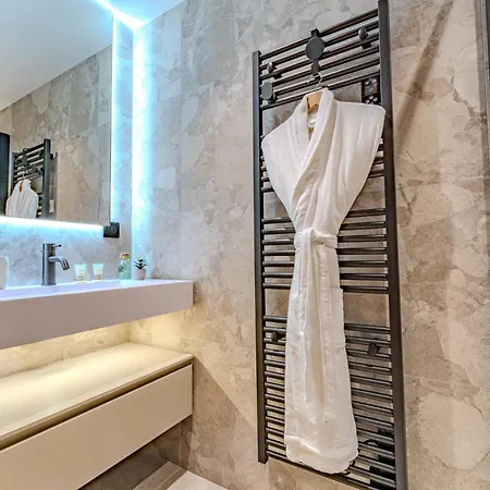 Chalet Luxurious With Sauna & Jacuzzi In With Parking *