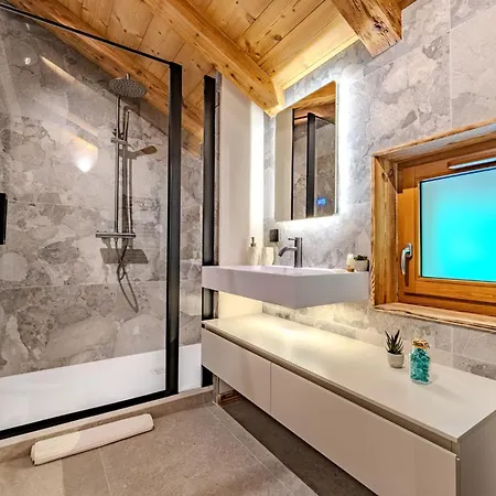 בקתה Luxurious With Sauna & Jacuzzi In With Parking *
