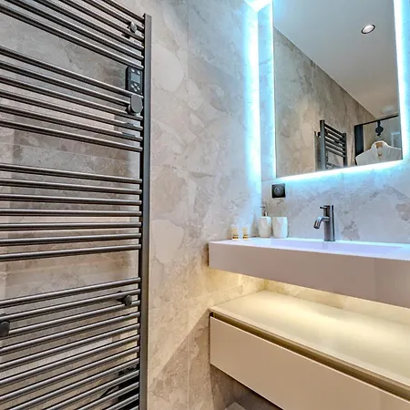 בקתה Luxurious With Sauna & Jacuzzi In With Parking