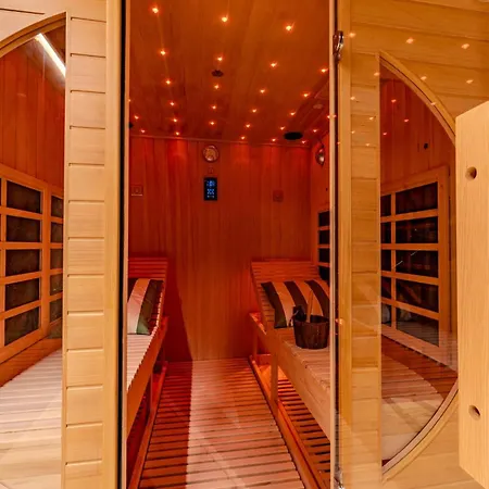 בקתה Luxurious With Sauna & Jacuzzi In With Parking מגב